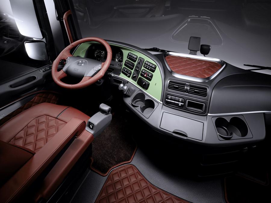  Mercedes-Benz Actros Trust Edition Concept 2008 года  (фото 3 из 6)